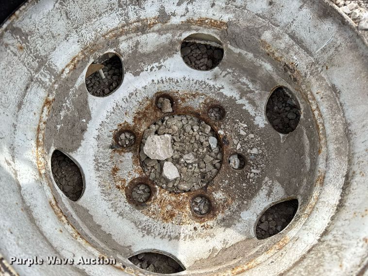 image for item DV4073 (10) 225/70R19.5 tires