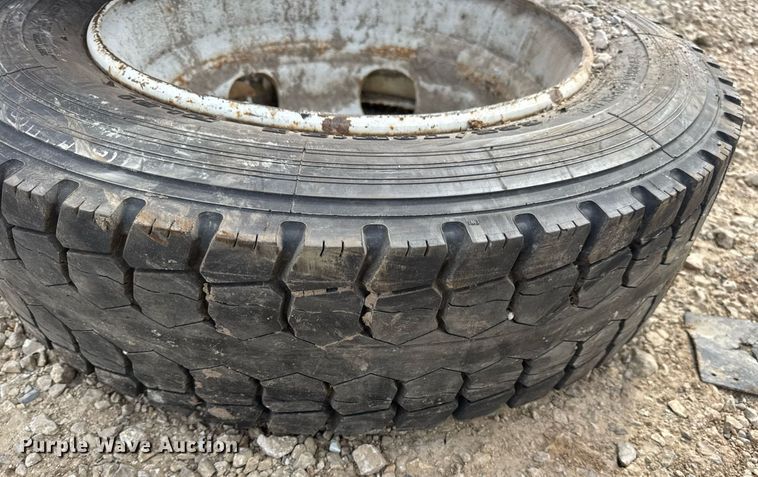 image for item DV4073 (10) 225/70R19.5 tires
