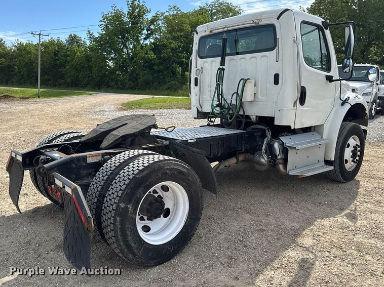 image for item DV4076 2015 Freightliner Business Class M2 semi truck