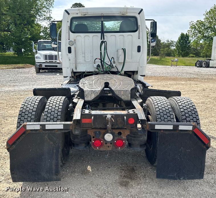 image for item DV4076 2015 Freightliner Business Class M2 semi truck