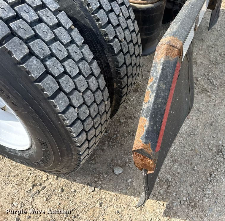 image for item DV4076 2015 Freightliner Business Class M2 semi truck