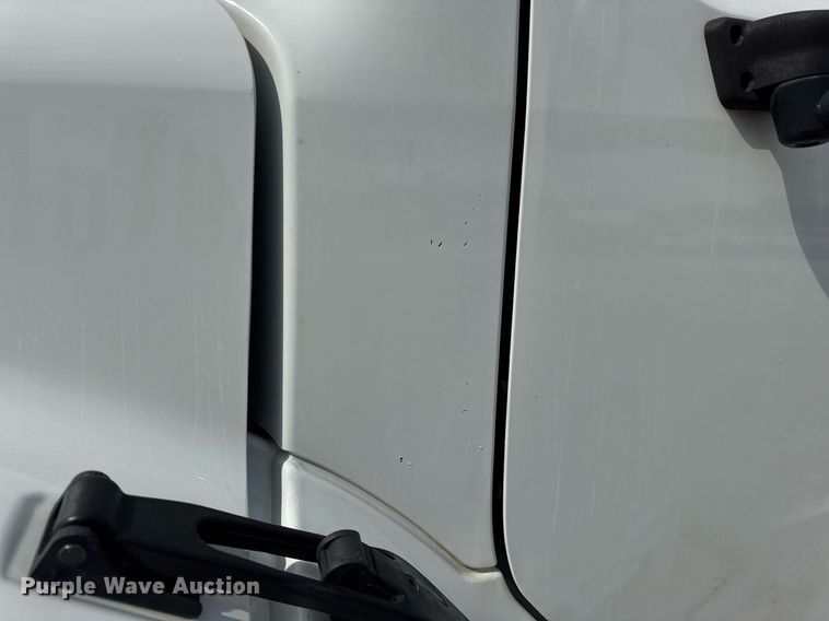 image for item DV4076 2015 Freightliner Business Class M2 semi truck