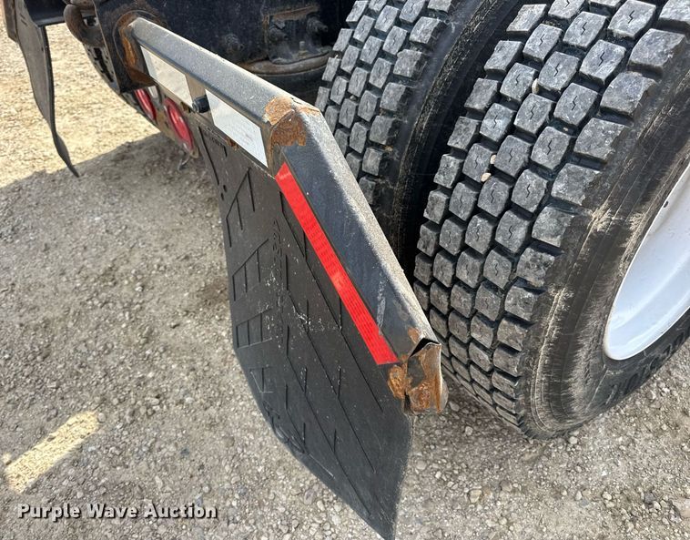 image for item DV4076 2015 Freightliner Business Class M2 semi truck