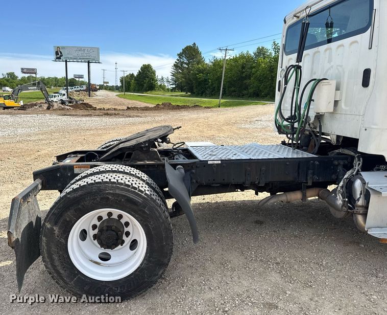 image for item DV4076 2015 Freightliner Business Class M2 semi truck