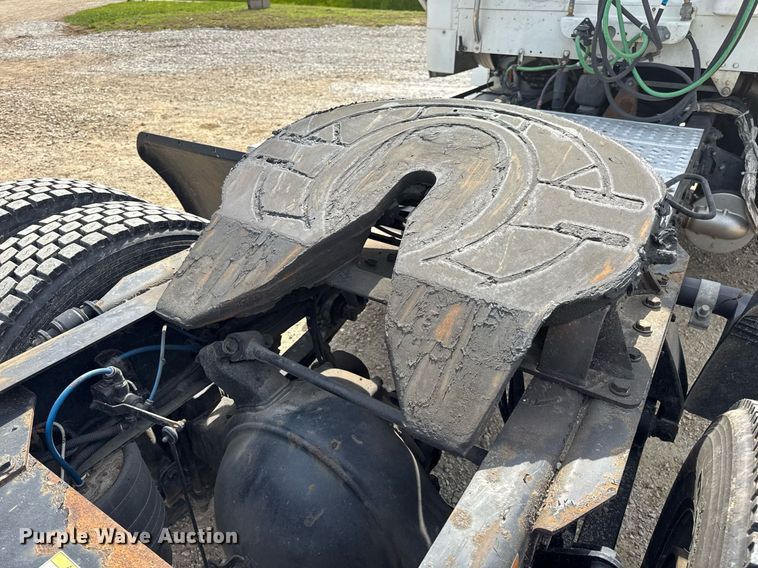 image for item DV4076 2015 Freightliner Business Class M2 semi truck