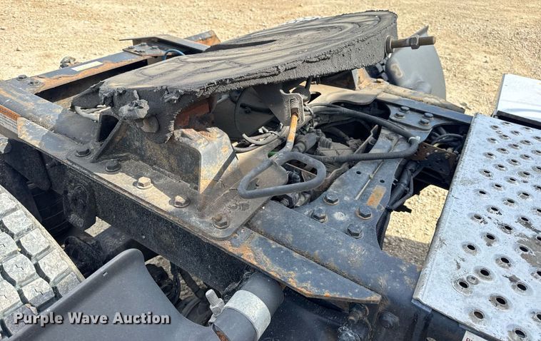 image for item DV4076 2015 Freightliner Business Class M2 semi truck