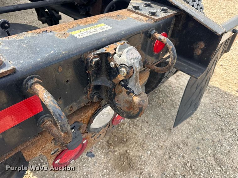 image for item DV4076 2015 Freightliner Business Class M2 semi truck