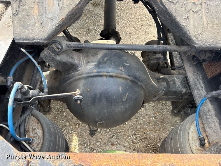 image for item DV4076 2015 Freightliner Business Class M2 semi truck