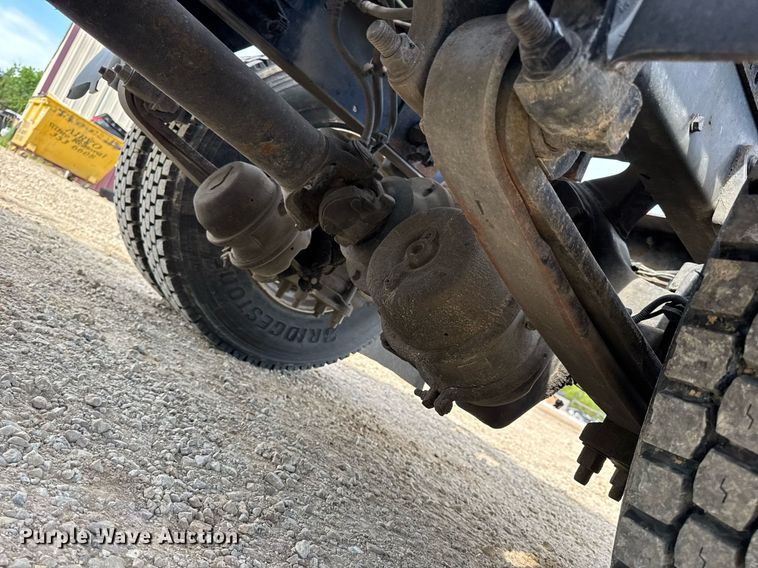 image for item DV4076 2015 Freightliner Business Class M2 semi truck