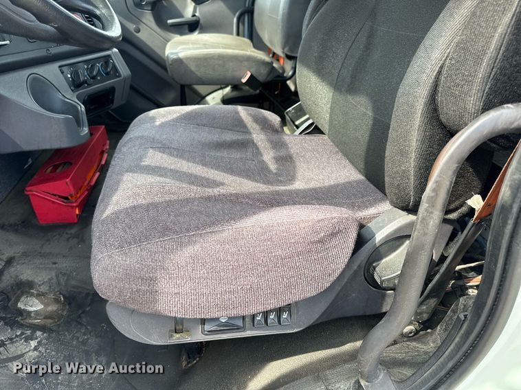 image for item DV4076 2015 Freightliner Business Class M2 semi truck