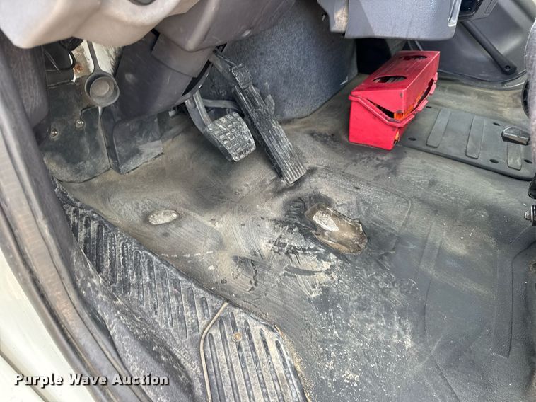 image for item DV4076 2015 Freightliner Business Class M2 semi truck