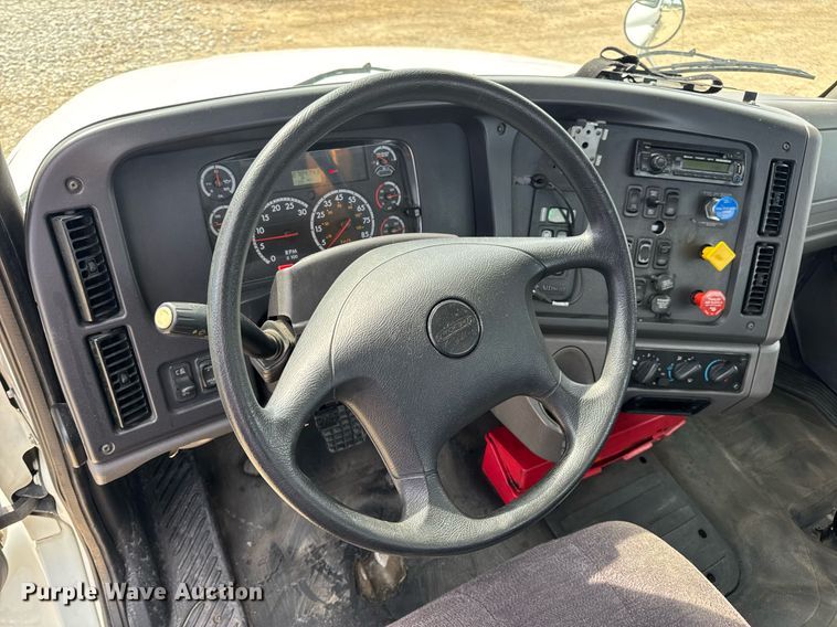 image for item DV4076 2015 Freightliner Business Class M2 semi truck