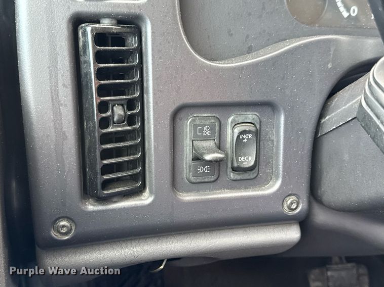 image for item DV4076 2015 Freightliner Business Class M2 semi truck