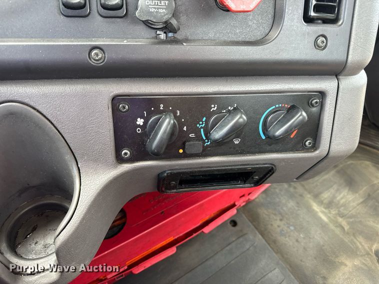 image for item DV4076 2015 Freightliner Business Class M2 semi truck