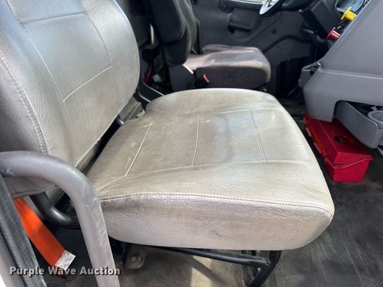 image for item DV4076 2015 Freightliner Business Class M2 semi truck