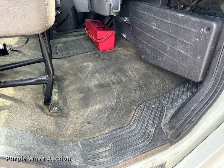 image for item DV4076 2015 Freightliner Business Class M2 semi truck