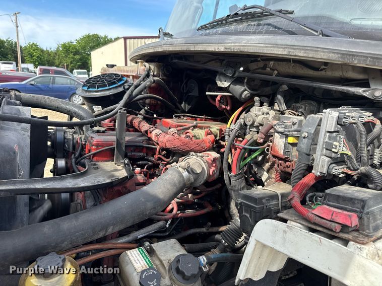 image for item DV4076 2015 Freightliner Business Class M2 semi truck