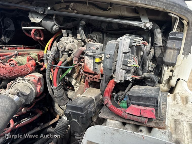 image for item DV4076 2015 Freightliner Business Class M2 semi truck