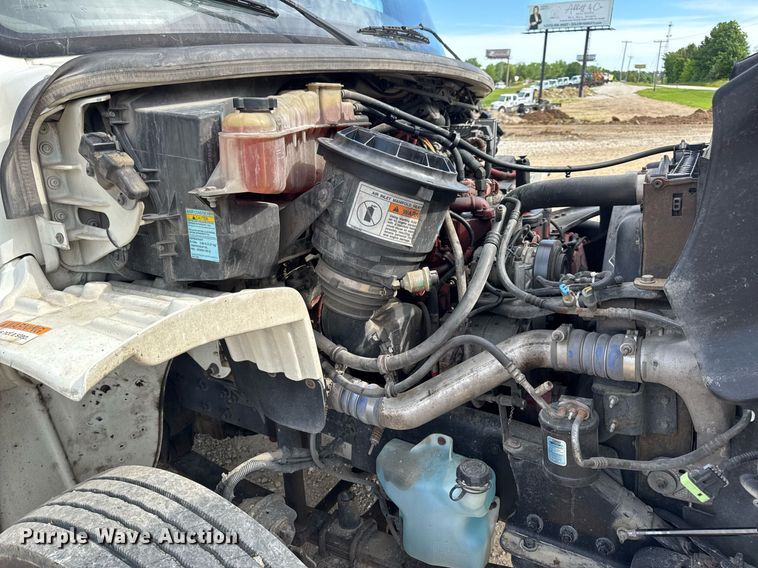 image for item DV4076 2015 Freightliner Business Class M2 semi truck