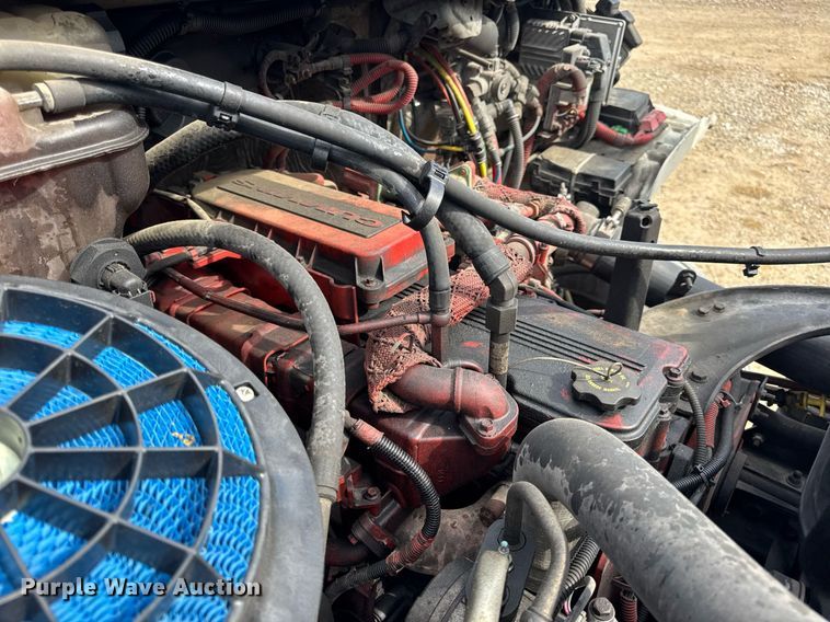 image for item DV4076 2015 Freightliner Business Class M2 semi truck