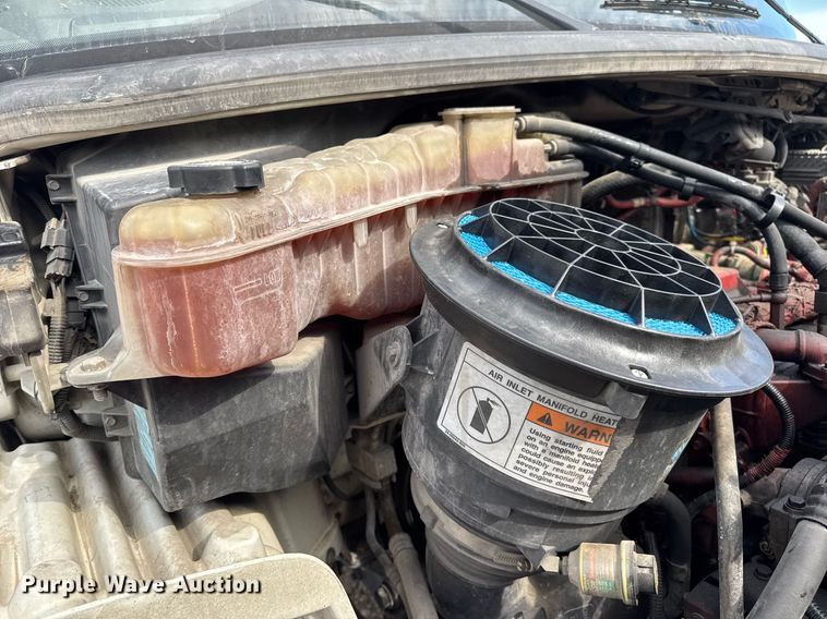 image for item DV4076 2015 Freightliner Business Class M2 semi truck