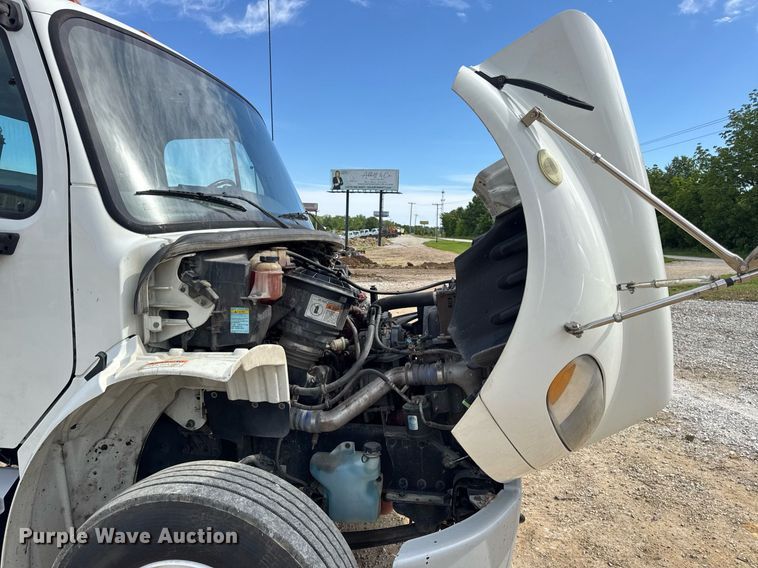 image for item DV4076 2015 Freightliner Business Class M2 semi truck