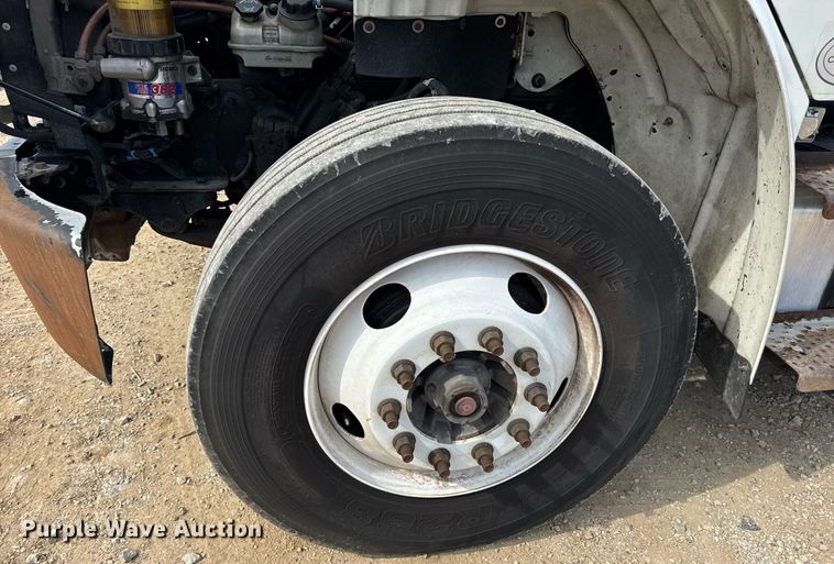 image for item DV4076 2015 Freightliner Business Class M2 semi truck