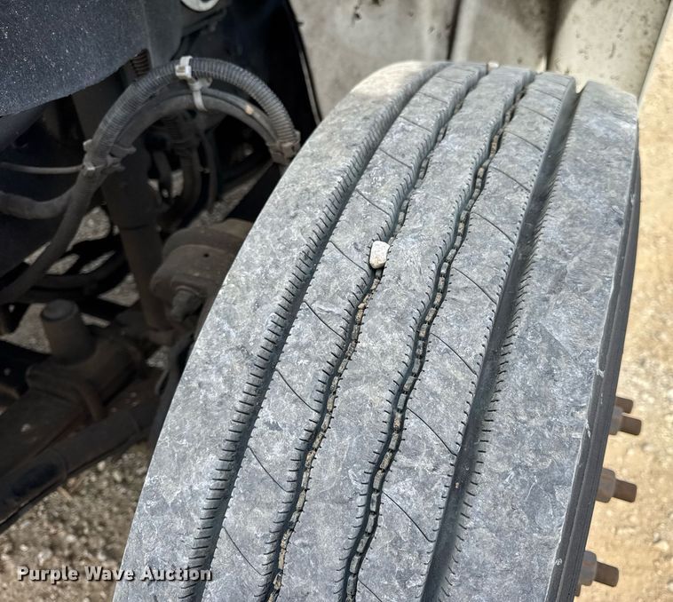 image for item DV4076 2015 Freightliner Business Class M2 semi truck