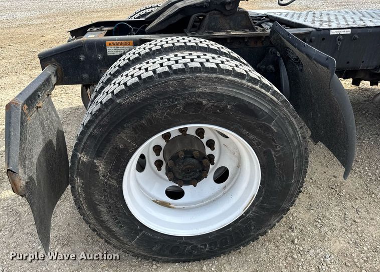 image for item DV4076 2015 Freightliner Business Class M2 semi truck