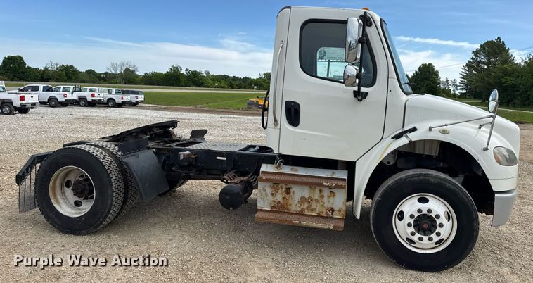 image for item DV4077 2017 Freightliner Business Class M2 semi truck