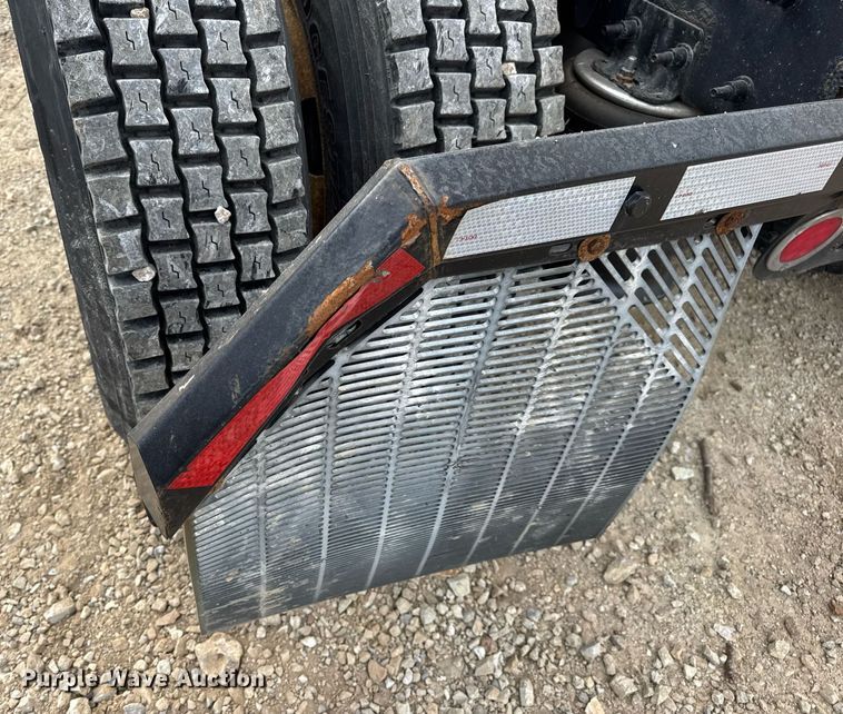 image for item DV4077 2017 Freightliner Business Class M2 semi truck