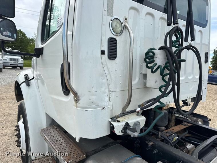 image for item DV4077 2017 Freightliner Business Class M2 semi truck