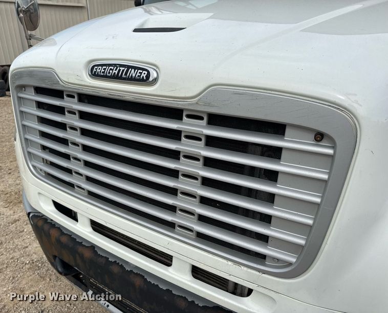 image for item DV4077 2017 Freightliner Business Class M2 semi truck