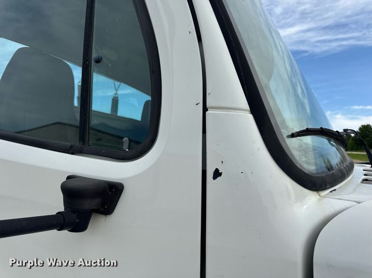 image for item DV4077 2017 Freightliner Business Class M2 semi truck