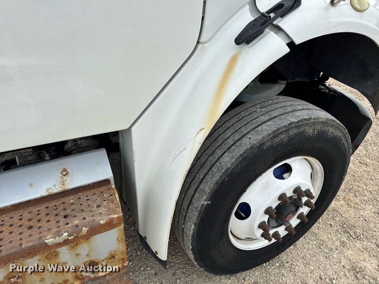 image for item DV4077 2017 Freightliner Business Class M2 semi truck