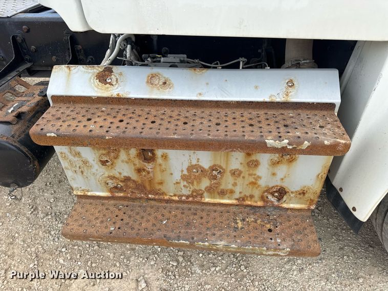 image for item DV4077 2017 Freightliner Business Class M2 semi truck