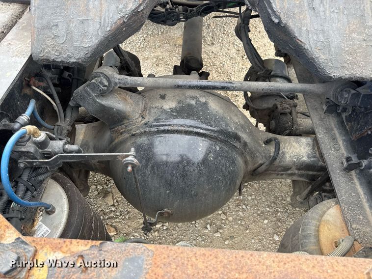 image for item DV4077 2017 Freightliner Business Class M2 semi truck