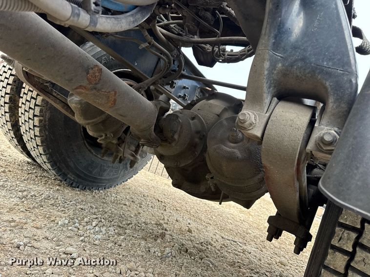 image for item DV4077 2017 Freightliner Business Class M2 semi truck