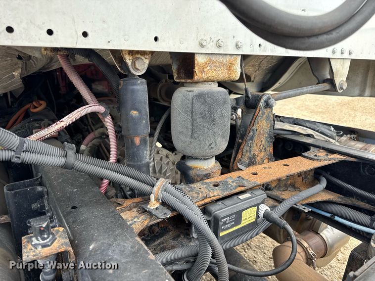 image for item DV4077 2017 Freightliner Business Class M2 semi truck