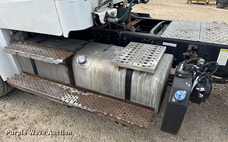 image for item DV4077 2017 Freightliner Business Class M2 semi truck