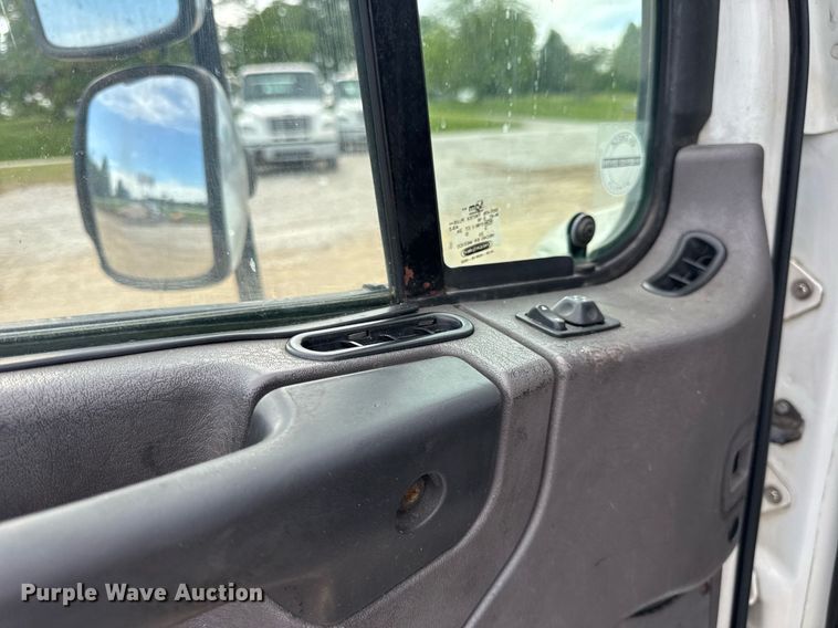 image for item DV4077 2017 Freightliner Business Class M2 semi truck