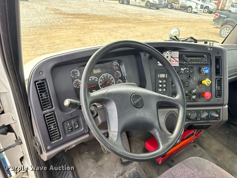 image for item DV4077 2017 Freightliner Business Class M2 semi truck