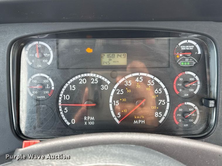 image for item DV4077 2017 Freightliner Business Class M2 semi truck