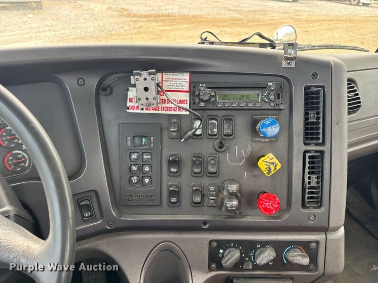 image for item DV4077 2017 Freightliner Business Class M2 semi truck