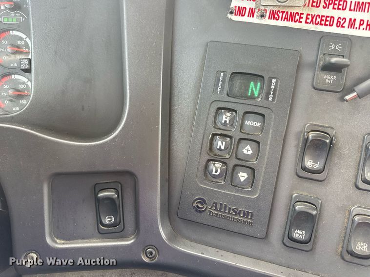 image for item DV4077 2017 Freightliner Business Class M2 semi truck