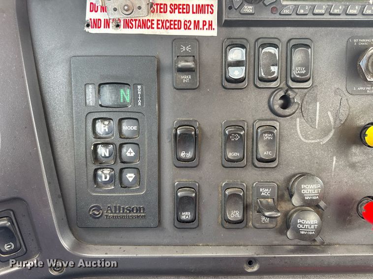 image for item DV4077 2017 Freightliner Business Class M2 semi truck