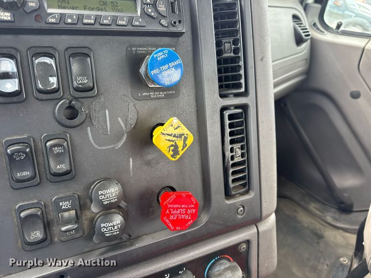 image for item DV4077 2017 Freightliner Business Class M2 semi truck