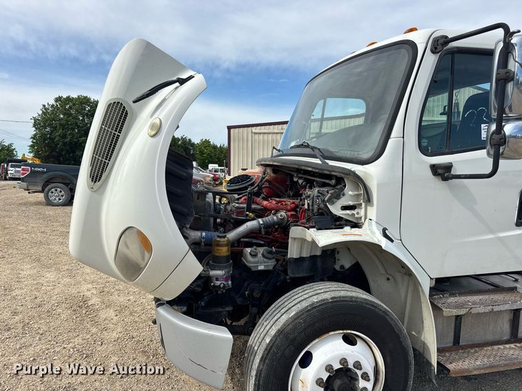 image for item DV4077 2017 Freightliner Business Class M2 semi truck