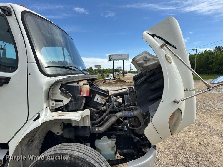 image for item DV4077 2017 Freightliner Business Class M2 semi truck