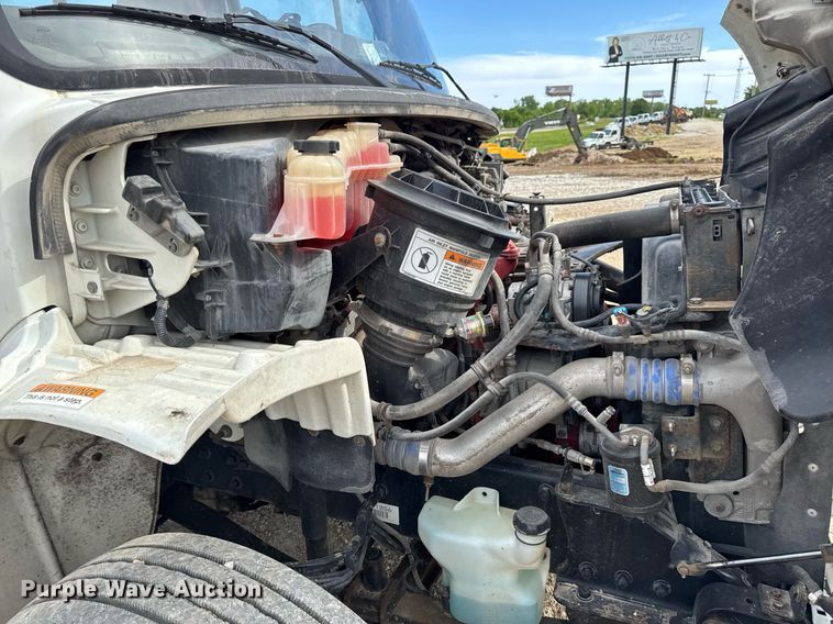 image for item DV4077 2017 Freightliner Business Class M2 semi truck